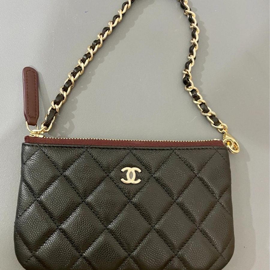 香奈兒 CHANEL 荔枝牛皮一字拉鍊零錢包(黑金)-3