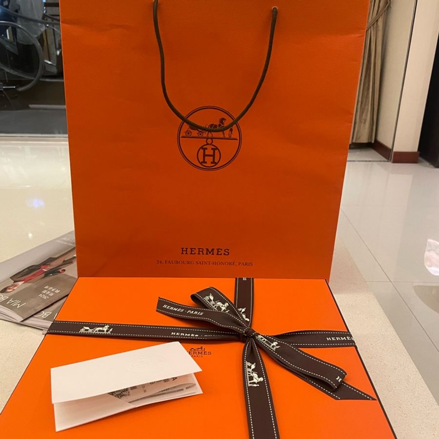 Hermes Videpoches全黑。股市賠錢出清便宜賣 台北信義貴婦百貨購買-1