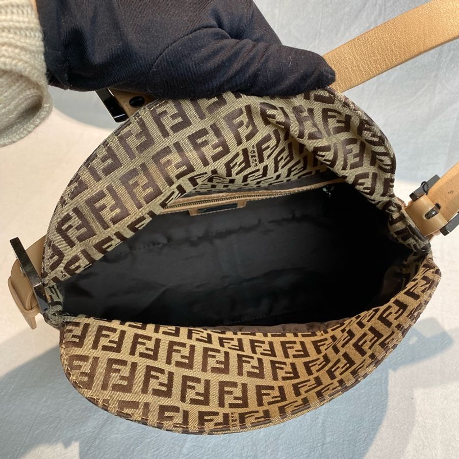 Fendi vtg 園弧翻蓋稀有法棍腋下包-9