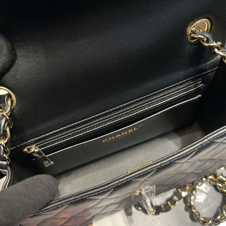 ► 全新 CHANEL CF✨經典淡金釦羊皮口蓋包✨大mini 20cm▫️芯片款-5