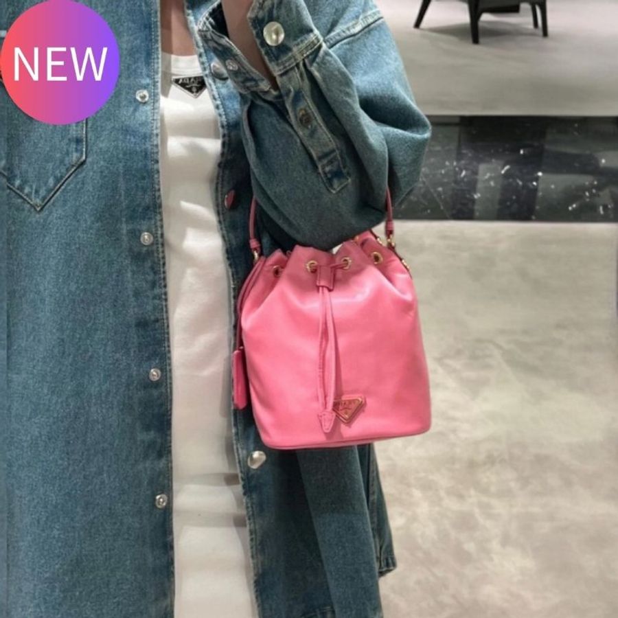 Prada Re-Edition 1BE067 迷你再生尼龍1978 水桶包 粉色《當季專櫃正售★全新商品 》-0