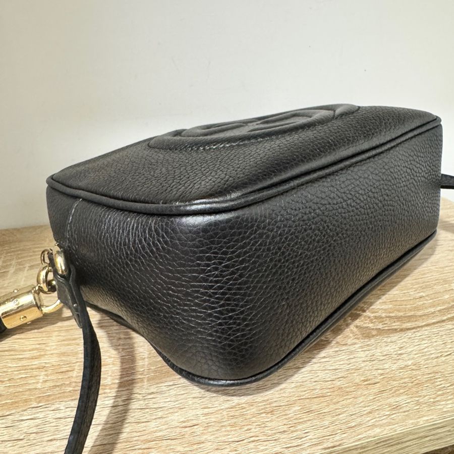 Gucci Soho Disco 黑牛皮相機包-6