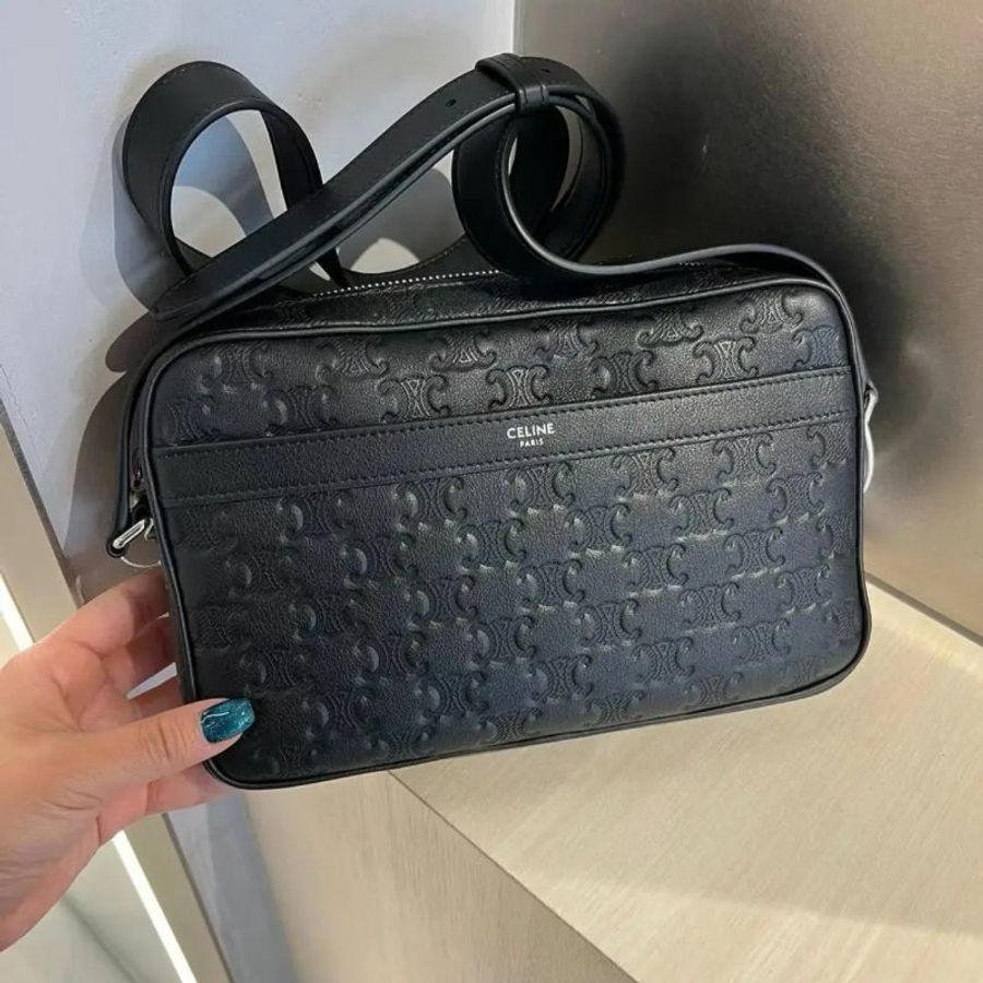 🎊新年特賣🧧Celine 117003 Triomphe 凱旋門壓花皮革中號信使郵差包 黑色-5
