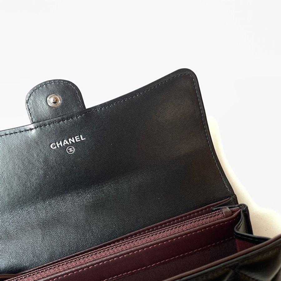 Chanel黑銀羊皮下蓋長夾-13