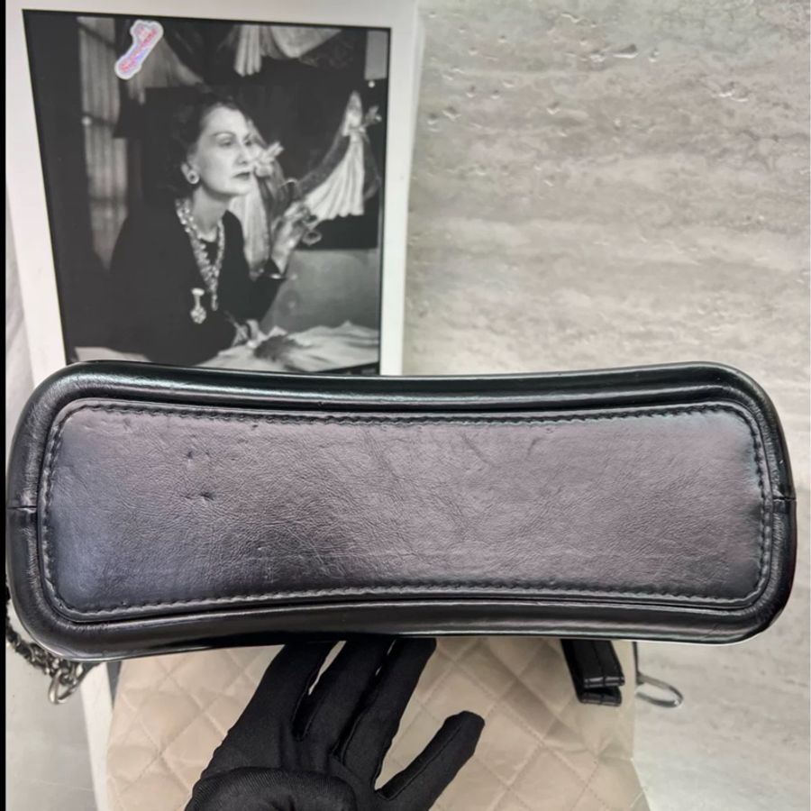 Chanel Gabrielle 流浪包 黑白拼色 熊貓配色 中號 #專櫃21萬多😱 #近全新閒置品-9