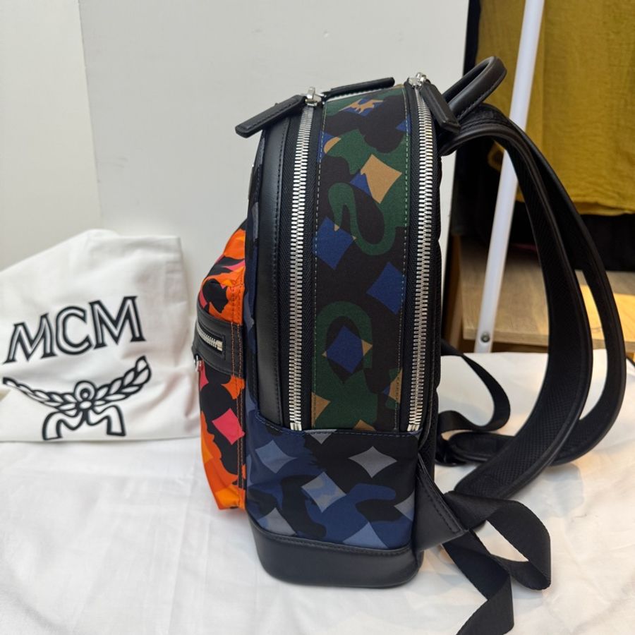 全新MCM皇家獅真皮後背包-9