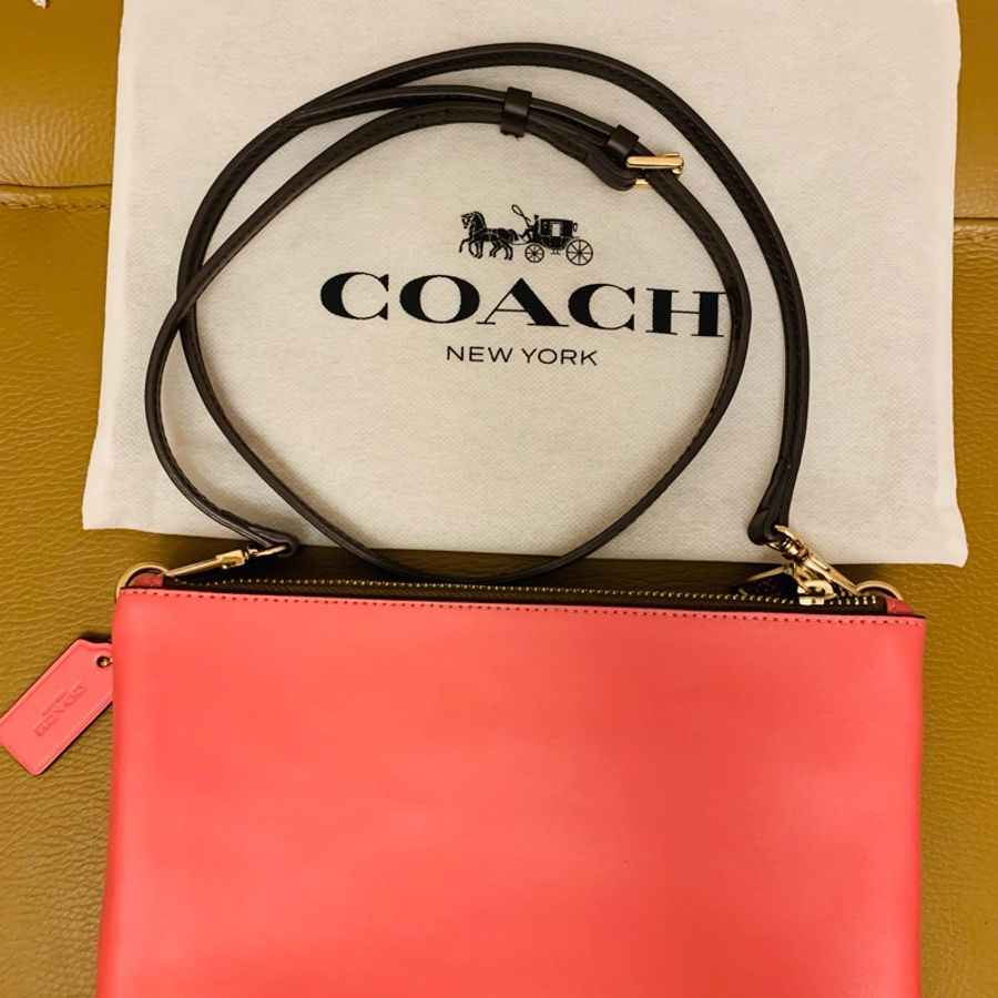 COACH 老花兩色兩面棕色粉色雙層斜背包-7