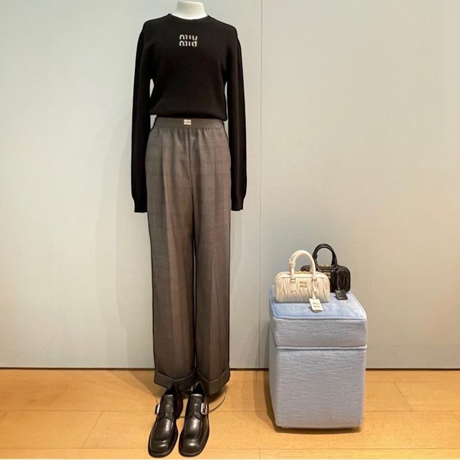 🧧新年特價活動🧧Miu Miu 女款 短版羊絨針織毛衣/上衣 黑色 IT 38/40/42《當季專櫃正售★全新商品 》-1
