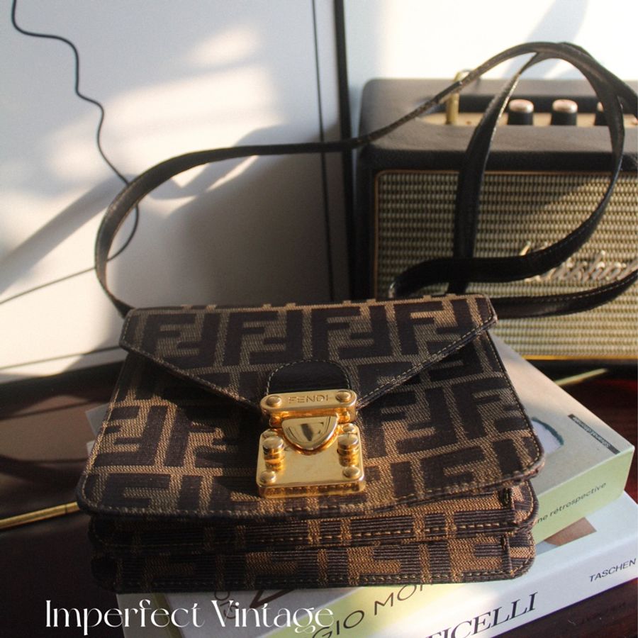 大降價‼️Fendi mini Constance-4
