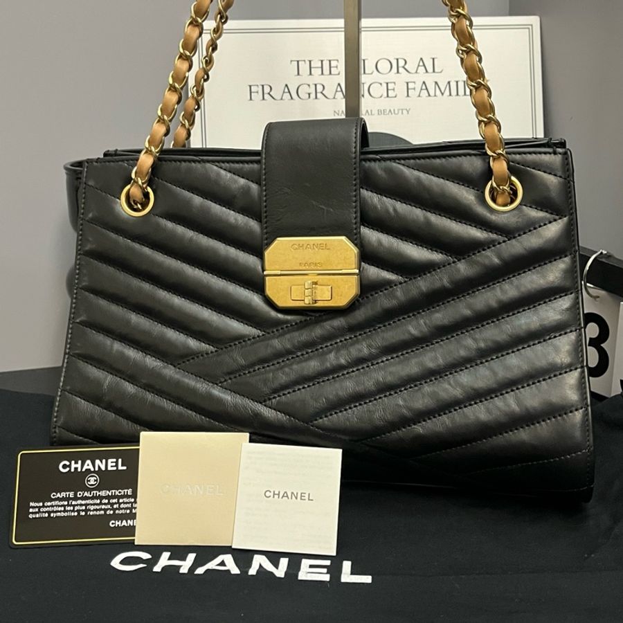 (95成新 全配) Chanel 香奈兒 山型紋 黑金 單肩包 斜背包-2