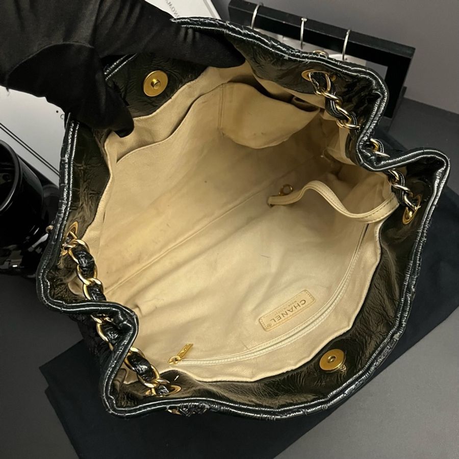 (限量稀少款) Chanel 香奈兒 拼圖🧩黑金 抓皺設計 單肩包 斜背包-16