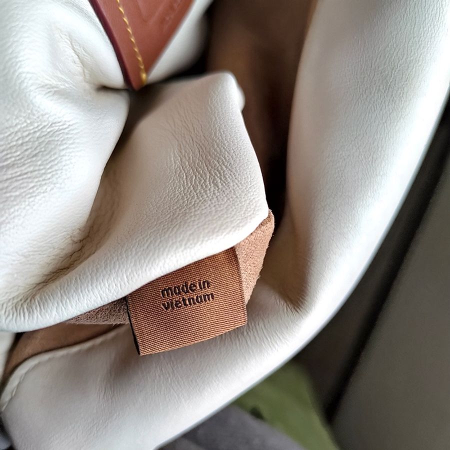 #COACH Pillow Madison 18 杏色雲朵包 奶油白-14
