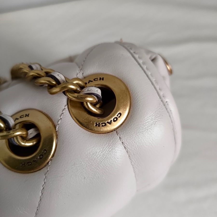 #COACH Pillow Madison 18 杏色雲朵包 奶油白-15
