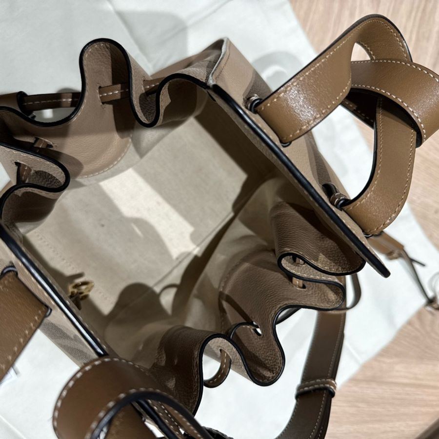 LOEWE Hammock DW Small Bag Sand & Mink Color / 小號 吊床包 沙色拼貂褐色小型手提肩背包-4