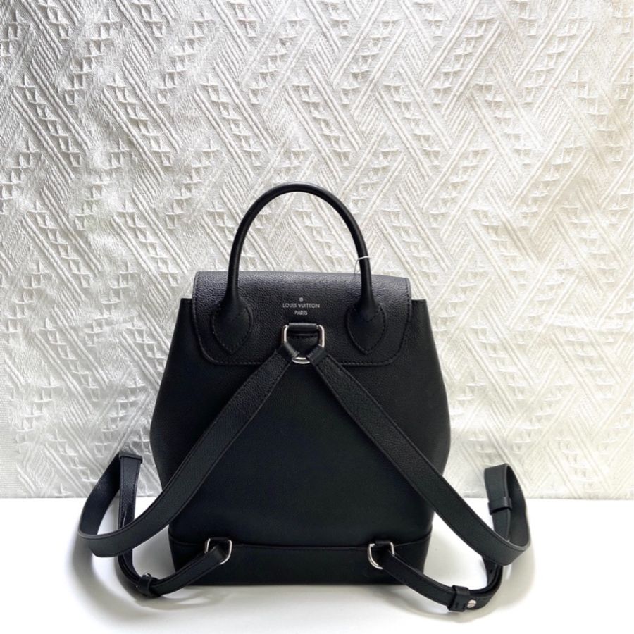 LV Lock me 小號黑銀牛皮小書包-1