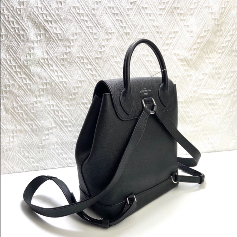 LV Lock me 小號黑銀牛皮小書包-2