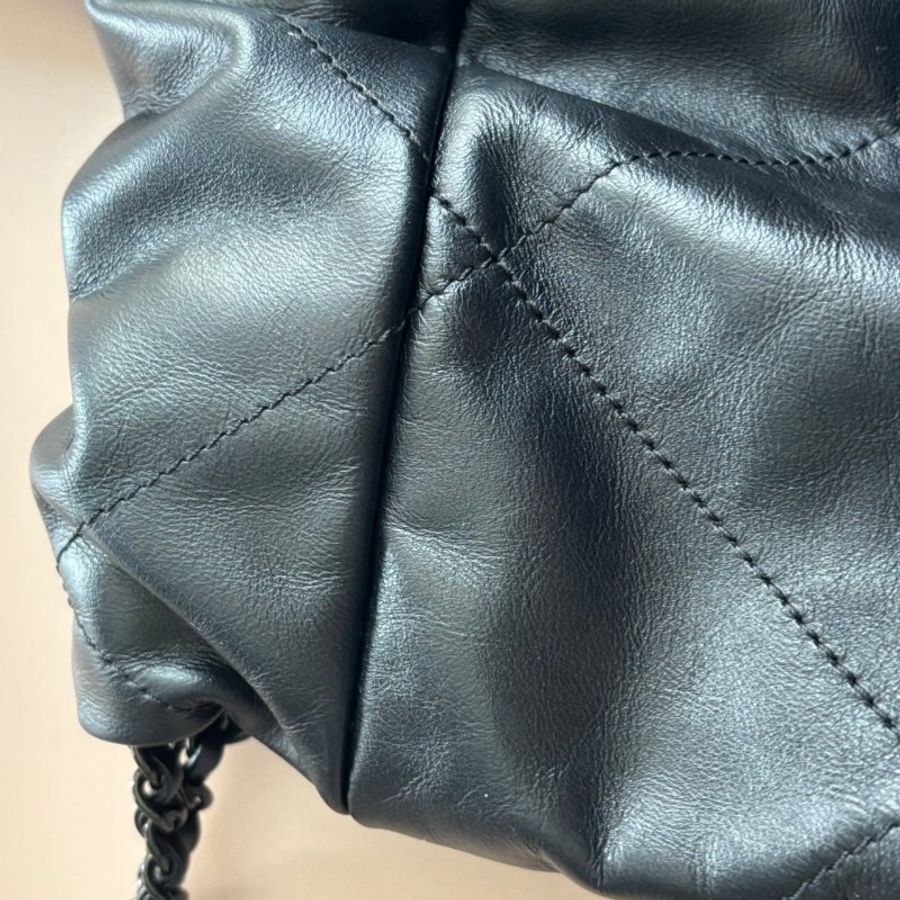::CHANEL:: AS3313 22系列黑色牛皮黑Logo束口手提後背包(大)-8