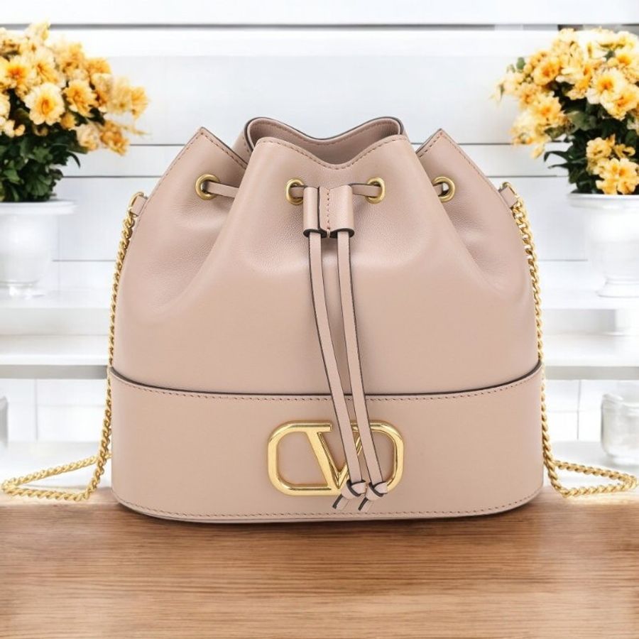 VALENTINO VLogo 小羊皮束口金色鍊帶水桶包/粉膚*展品-0