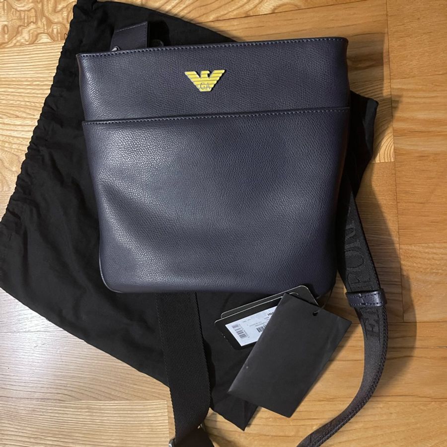 Armani真皮側背包-0