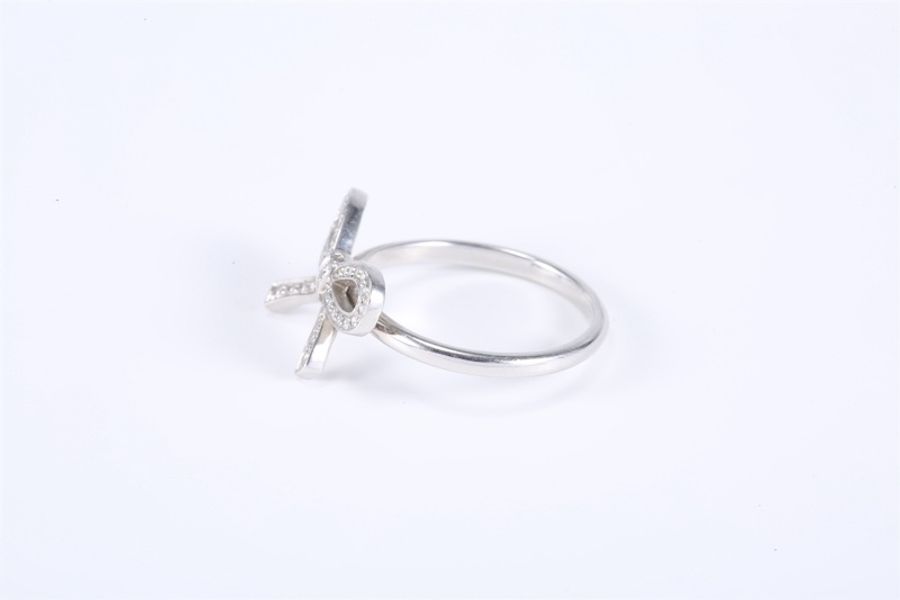 TIFFANY&CO(蒂芙尼) Tiffany Bow 蝴蝶結滿鑽戒指 pt950 白金-4
