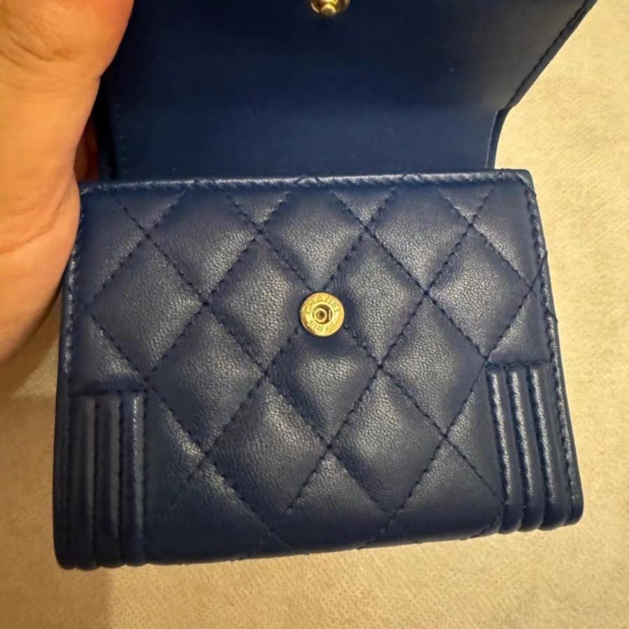 Chanel Boy Wallet Dark Bule 深藍色短夾金扣-10