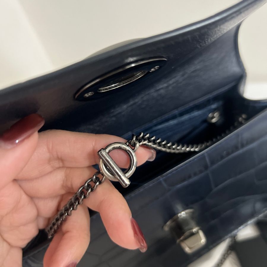 Coach Bowery鱷魚壓紋皮革斜背包-11