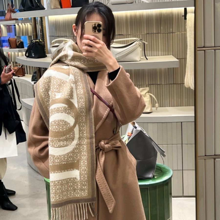 🧧新年特價活動🧧Loewe Love 雙面羊毛喀什米爾圍巾 白色/米色《當季專櫃正售★全新商品 》-1