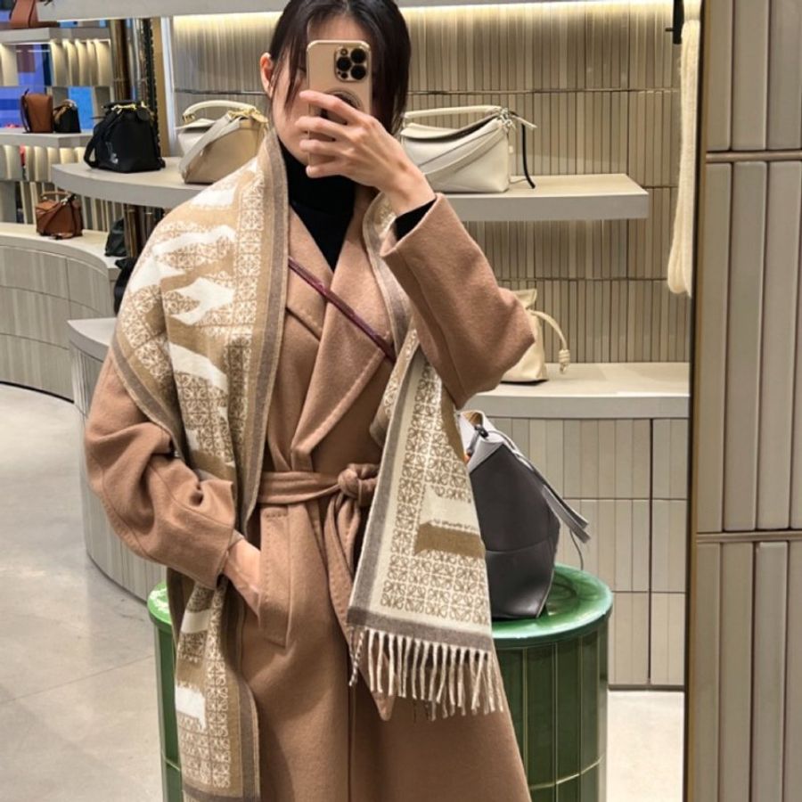 🧧新年特價活動🧧Loewe Love 雙面羊毛喀什米爾圍巾 白色/米色《當季專櫃正售★全新商品 》-2