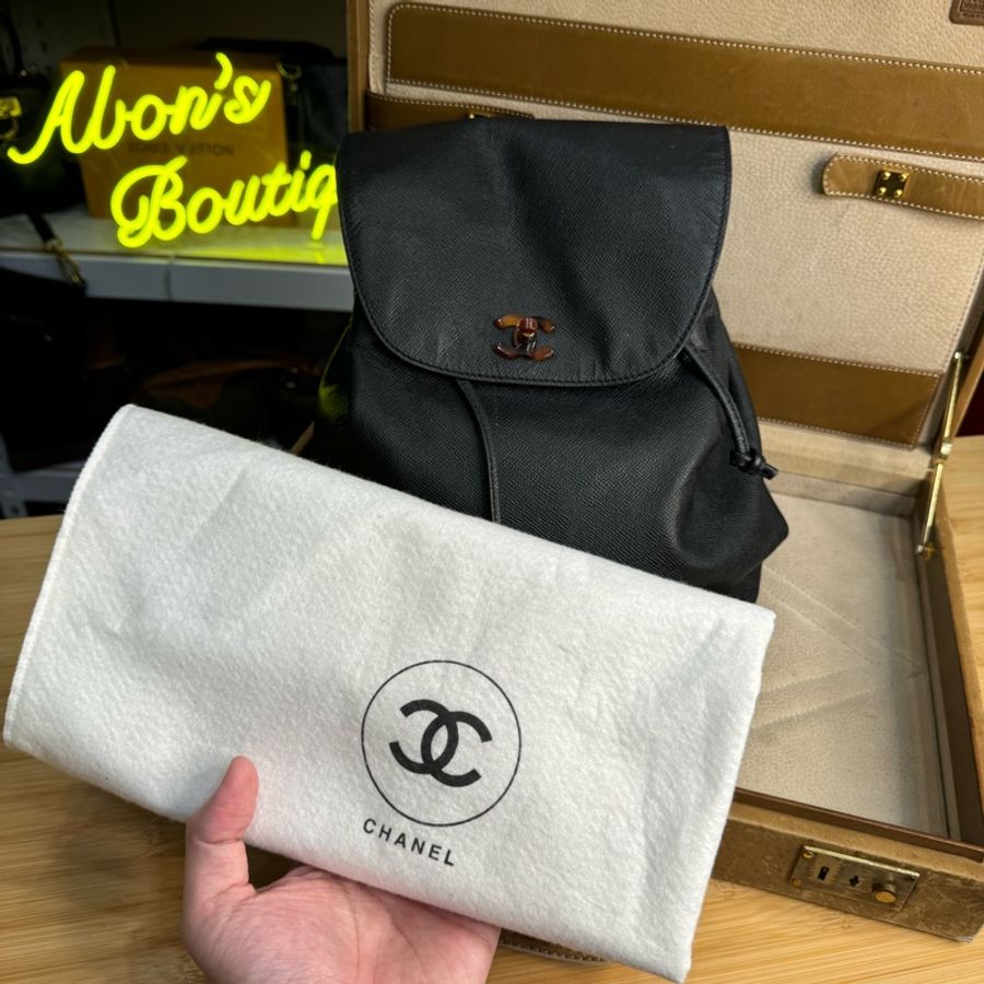 CHANEL vintage 黑牛皮玳瑁釦後背包🖤稀有古董包-20