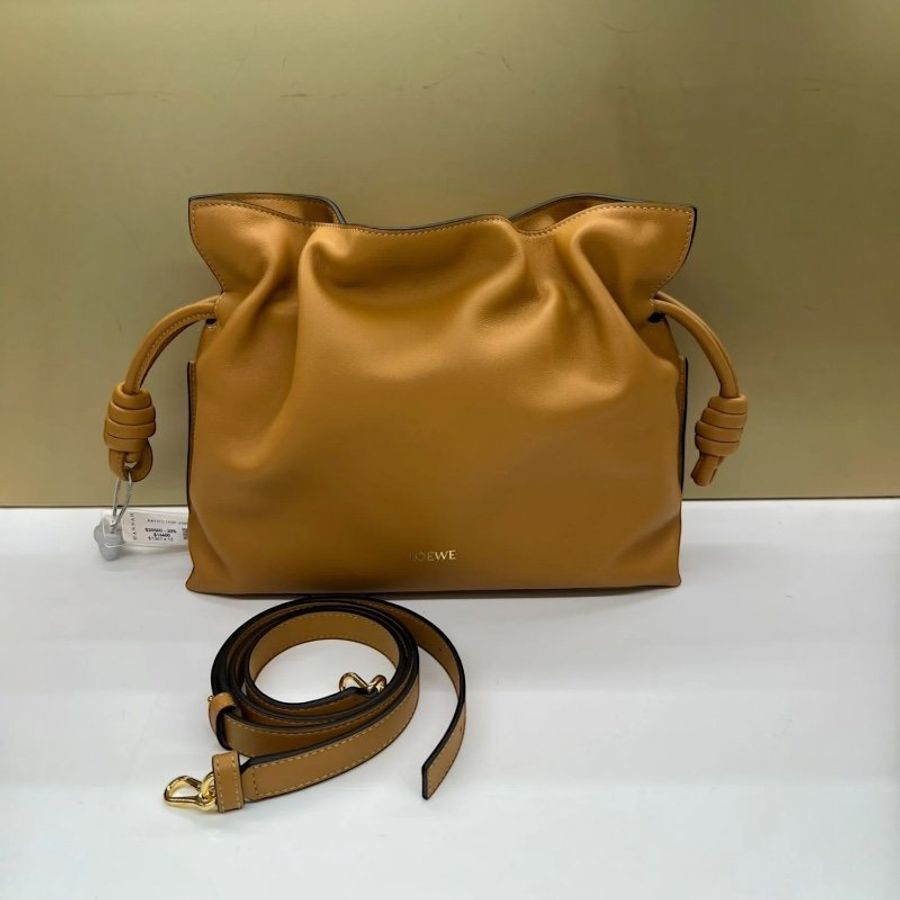 ❄️限時降價❄️Loewe 柔軟納帕小羊皮中款 Flamenco 包 暖沙色《當季專櫃正售★全新商品 》-1