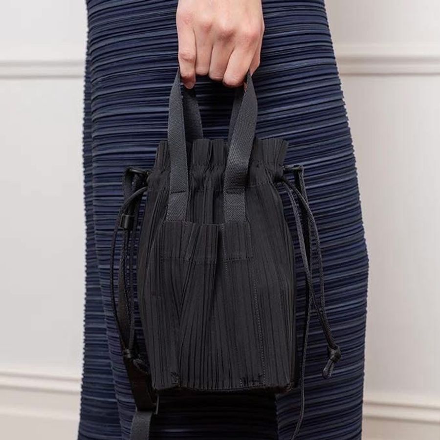 三宅一生 issey miyake Pleats please黑色褶皺側背包-8