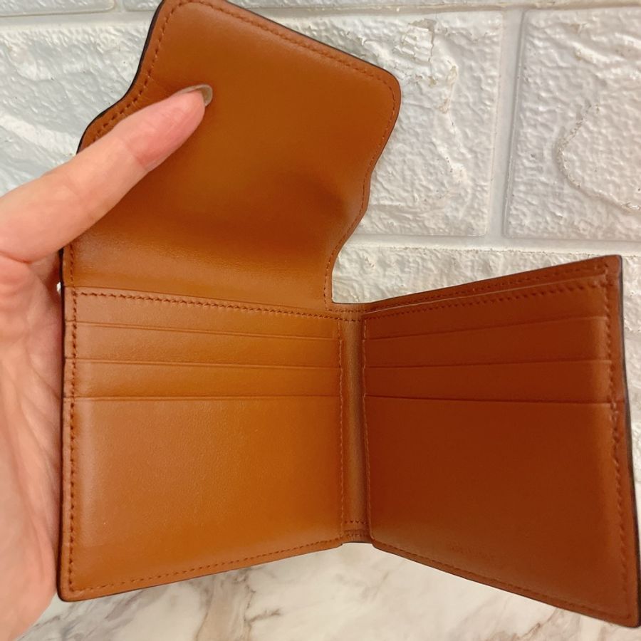 激甜閒置品✨Celine旋轉門經典TRIOMPHE老花信封蓋短夾-3