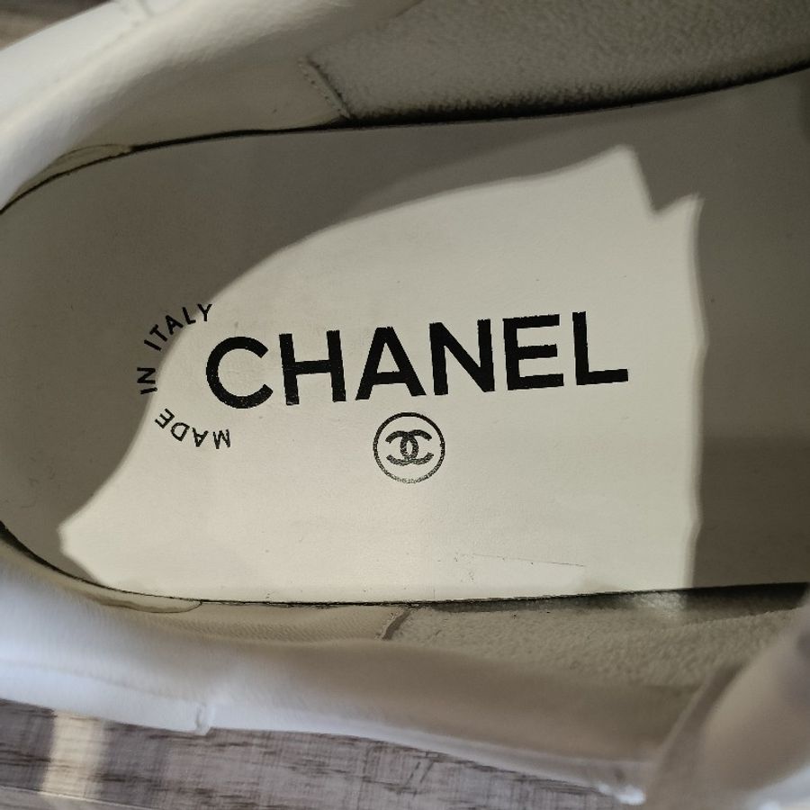 香奈兒 Chanel 金色logo 皮革燙金字 金色字母 小白鞋-11