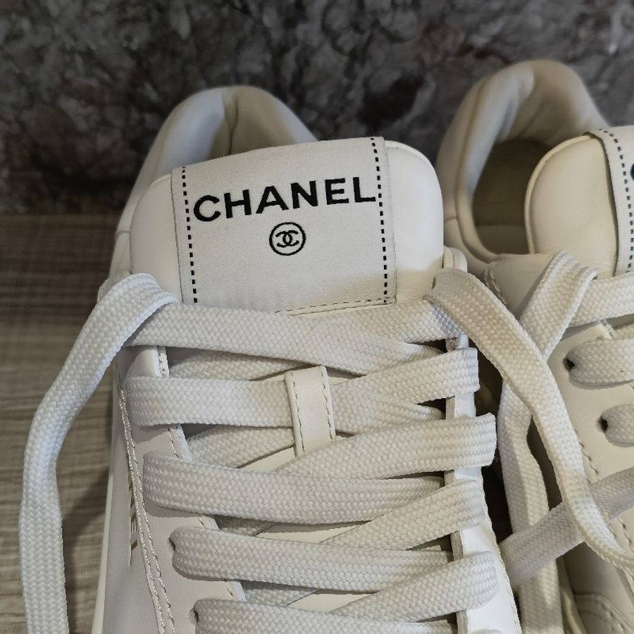 香奈兒 Chanel 金色logo 皮革燙金字 金色字母 小白鞋-14