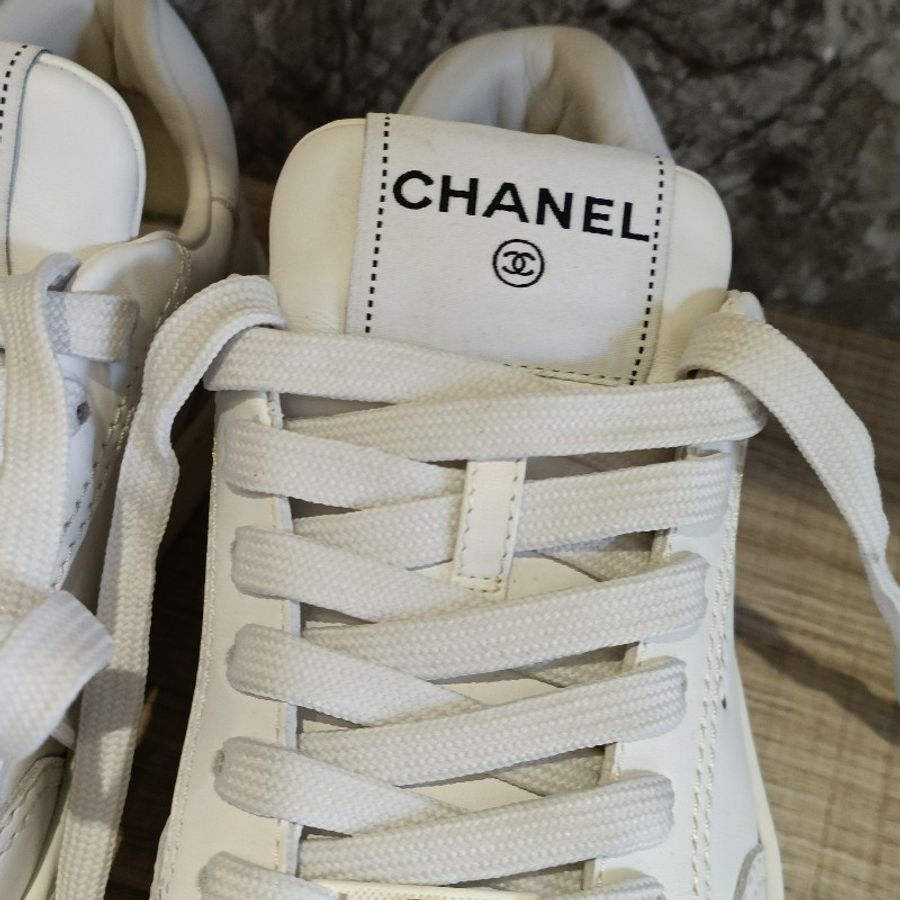 香奈兒 Chanel 金色logo 皮革燙金字 金色字母 小白鞋-15