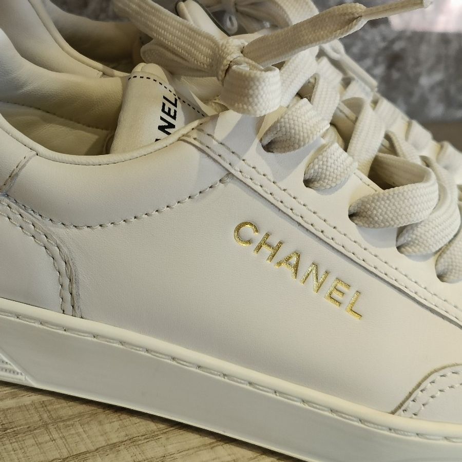 香奈兒 Chanel 金色logo 皮革燙金字 金色字母 小白鞋-16