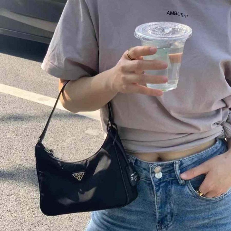 prada hobo2005 腋下包 閒置新 蕊片款 防塵帶-1
