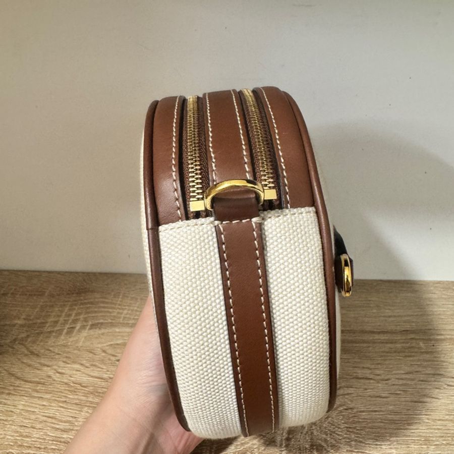 Burberry 米帆布咖牛皮圓餅斜背包 80518471-1