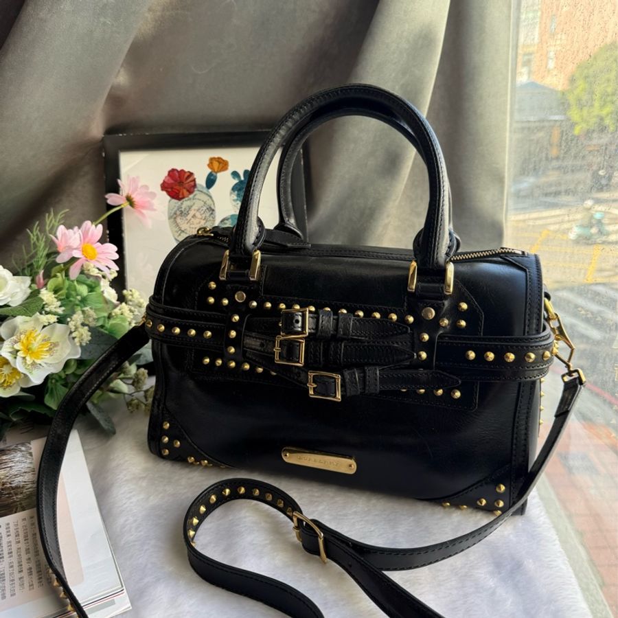 Burberry Alchester 鉚釘造型牛皮中款保齡球二用包(黑色)-0