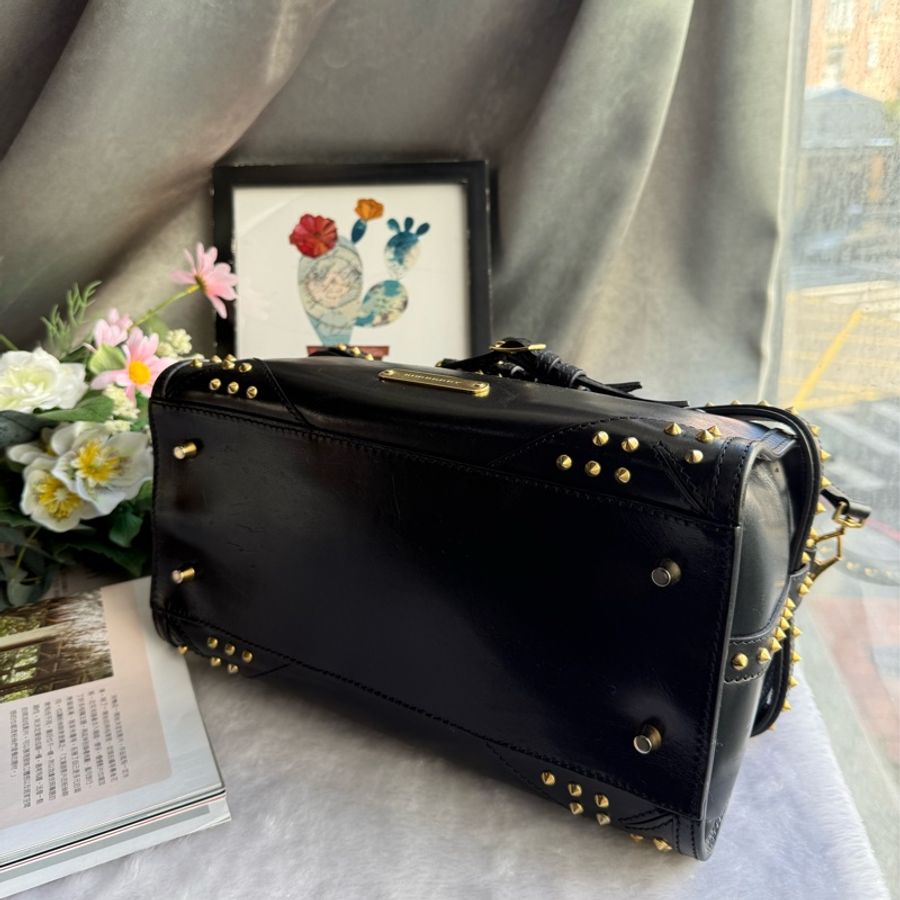 Burberry Alchester 鉚釘造型牛皮中款保齡球二用包(黑色)-5