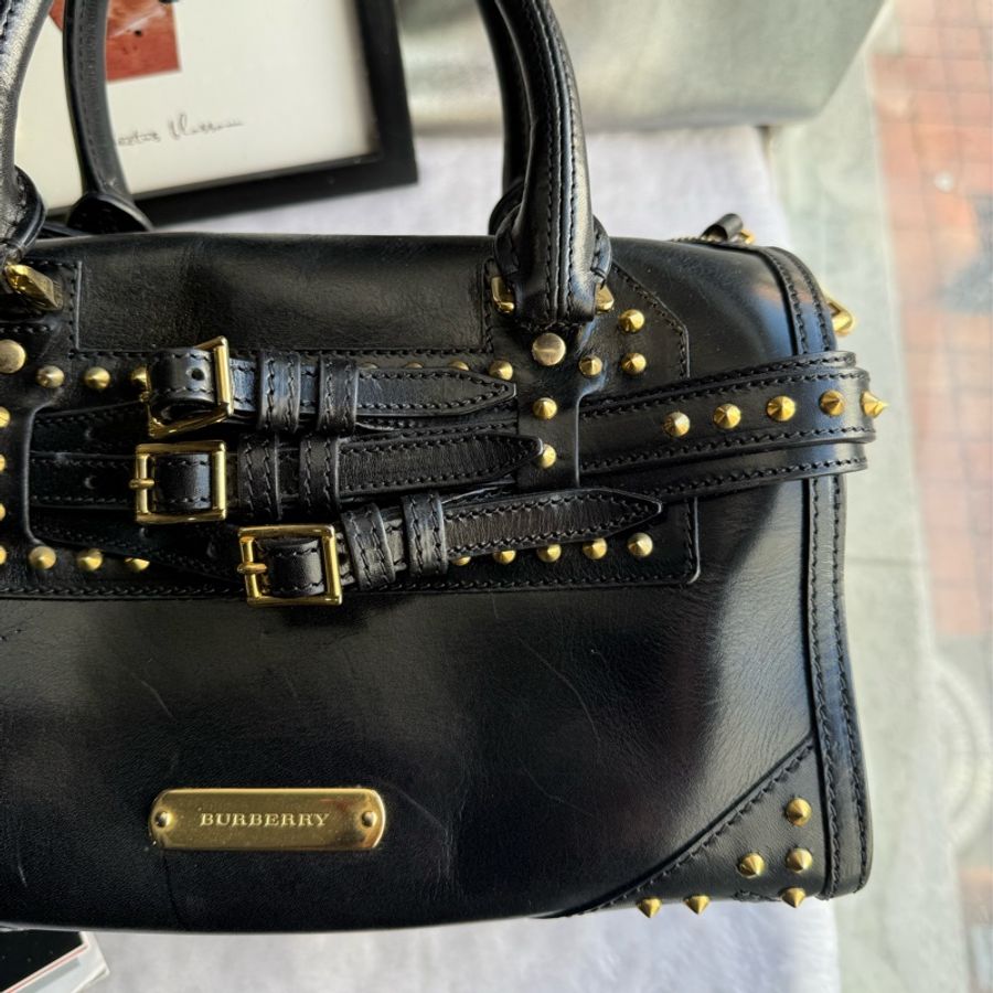 Burberry Alchester 鉚釘造型牛皮中款保齡球二用包(黑色)-13