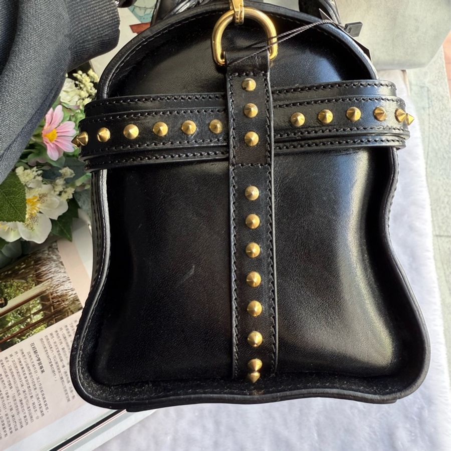 Burberry Alchester 鉚釘造型牛皮中款保齡球二用包(黑色)-18