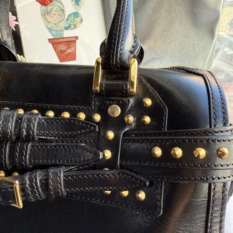 Burberry Alchester 鉚釘造型牛皮中款保齡球二用包(黑色)-25