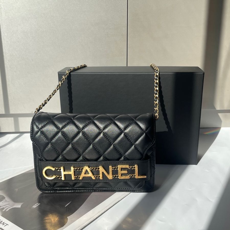 Chanel黑金羊皮字母woc-0