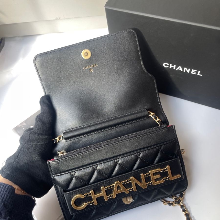 Chanel黑金羊皮字母woc-3