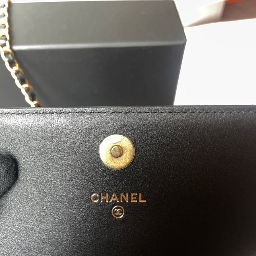 Chanel黑金羊皮字母woc-4