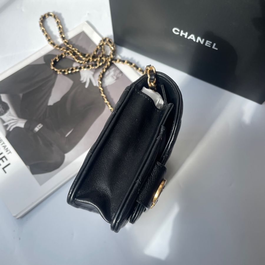 Chanel黑金羊皮字母woc-18