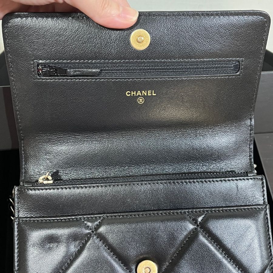Chanel 19 woc 黑色金釦 極新-6