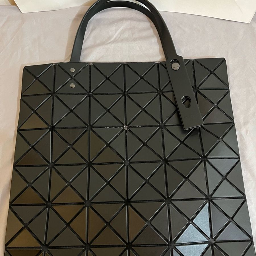 Baobao 三宅一生 lucent matte 黑 6*6-3