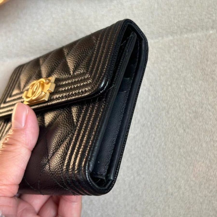 Chanel 香奈兒Leboy黑色金扣小錢包-10